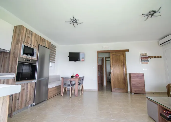 Golden Sunrise Stegna شقة *